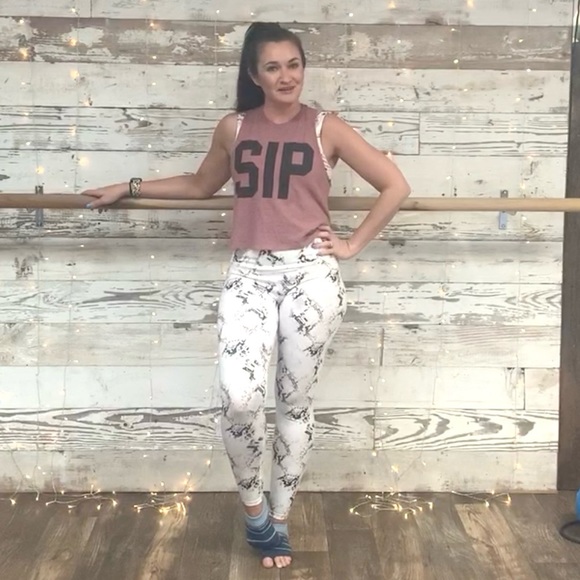 Fabletics SET: Sports Bra + Leggings with FREE Shirt - Picture 7 of 13